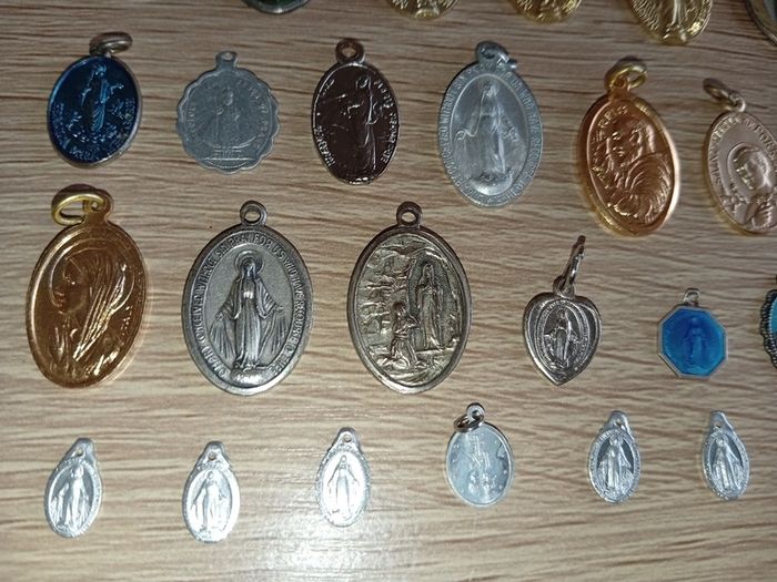 St Francis of Assisi religious medal with Italian blessing on the back plus other religious medals