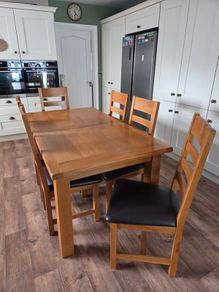 kitchen table and 6 chairs