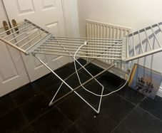 Heated clothes drying rack
