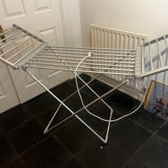 Heated clothes drying rack