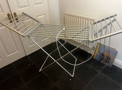 Heated clothes drying rack