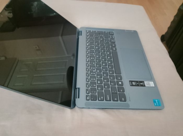 Lenovo ideapad Flex 5i 2 in 1 12th gen i3