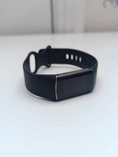 Fitbit Charge 6 + 3 Interchangeable Bands Bundle