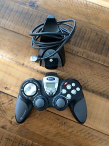 Saitek P3000 Wireless Gamepad and Docking Station