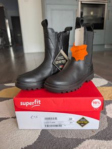 Girl's new shoes