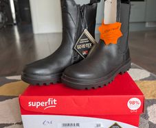 Girl's new shoes