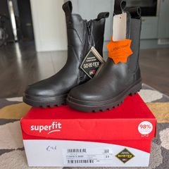 Girl's new shoes