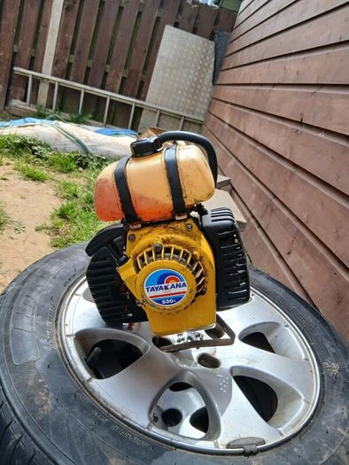 Petrol strimmer