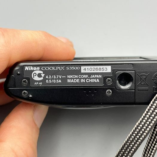 Nikon Coolpix S3500 20.1MP Digital Camera Black Tested - Full Kit