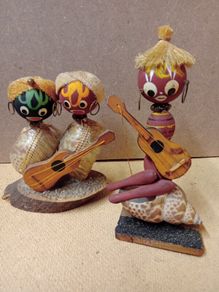 Vintage shell-art souvenir musicians