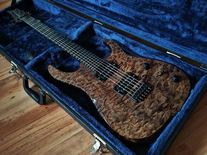 Hufschmid Tantalum Custom Masterbuilt Guitar w / Sidewynder Pickups (Delivery available)