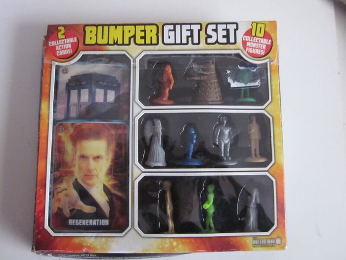 BBC Doctor Who Adventures Gift Set 10  monster figures and 2 collectable action cards