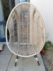 Garden outdoor eggchair and table