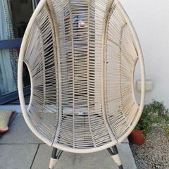 Garden outdoor eggchair and table