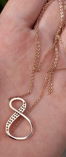 The Infinity pendant from Tipperari Crystal in rose gold plated