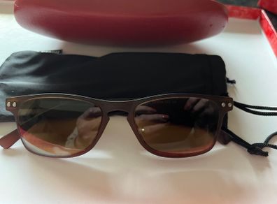 Storm Reading/ Sunglasses