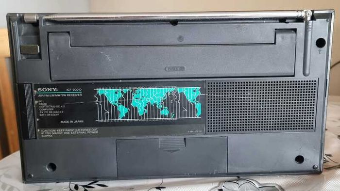 Sony ICF-2001D World Band Radio Tuner Receiver FM LW MW SW, working good.