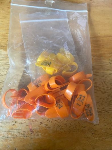 Slick thumbpicks 30 pieces (7 light/15 medium/8 speed)