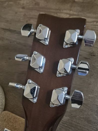Yamaha Acoustic Guitar