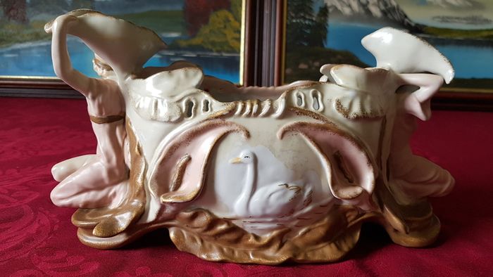 Circa 1897-1906 Collector's Piece Antique  Ernst Wahliss Depose EW Turn Wien Large Porcelain Centerpiece Vase / Jardiniere  Made In Austria