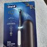 Oral-B iO Series 3 Electric Toothbrush Gift Edition in Matt Black Image 2
