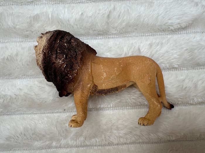 Schleich D-73527 Adult Male African Lion Toy Figure Safari Animal Used Please see photos