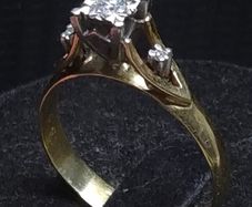 Vintage 18ct Gold Diamond Ring Fully Hallmarked  Size 59
