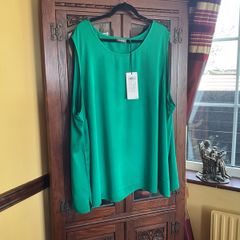 Samoon. SALE   New Emerald Green Top . Length Is  32 Inches .