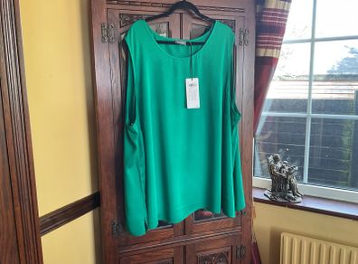 Samoon. SALE   New Emerald Green Top . Length Is  32 Inches .