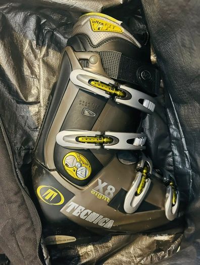 Volkl Energy 163cm Skis + Marker Bindings, Poles & Ski Bag