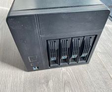 Custom/DIY 4-bay NAS