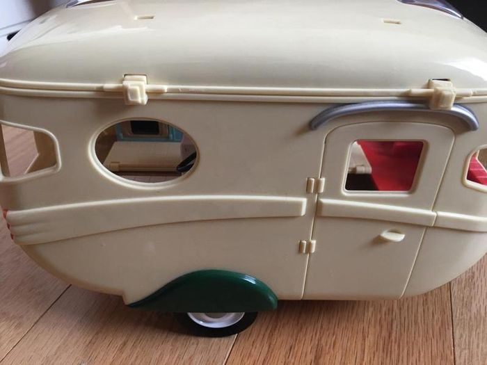 Sylvanian Families Caravan Holiday Home Brand New