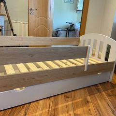 Toddler bed