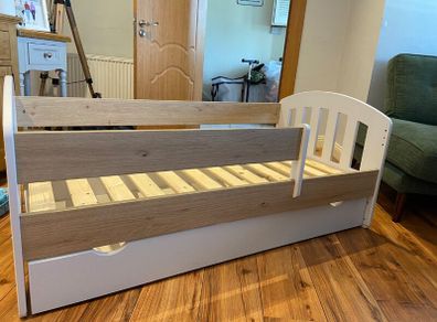 Toddler bed