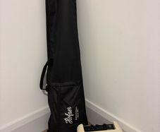 Hofner Shorty Bass White and Joy portable amp