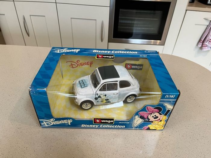 Disney Fiat 500 Minnie Mouse 1/18 Burago