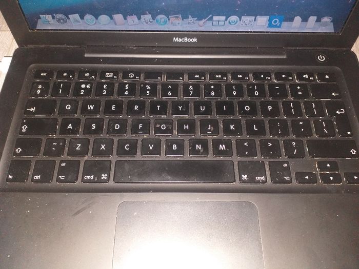 Black Apple MacBook -