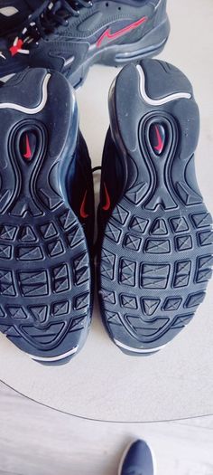 Nike runners red and black