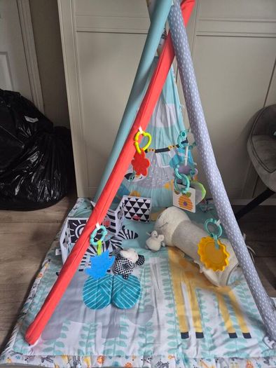 Baby activity mat tent & tummy time toys