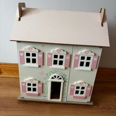 Wooden Toy Dollhouse with Opening Doors