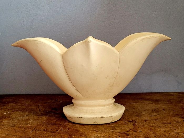Constance Spry Fulham pottery lotus leaf vase
