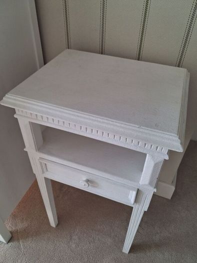 Chevet Arnaud blanc antique bedside table