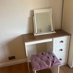 Bedroom Furniture Excellent Condition