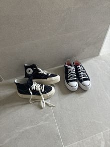 2 pairs of unworn converse
