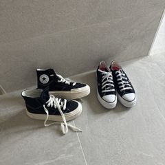 2 pairs of unworn converse