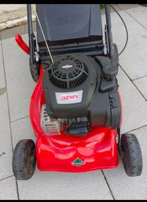 Almost new Hercules lawnmower with Briggs and Stratton engine 300 series which starts first pull.