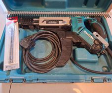 Makita 6843 Auto Feed 240v