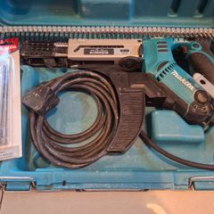 Makita 6843 Auto Feed 240v