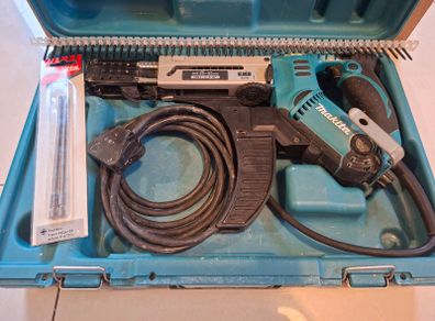 Makita 6843 Auto Feed 240v
