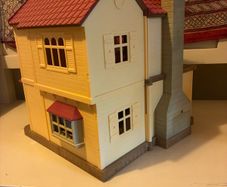 Sylvanian Family House with dolls